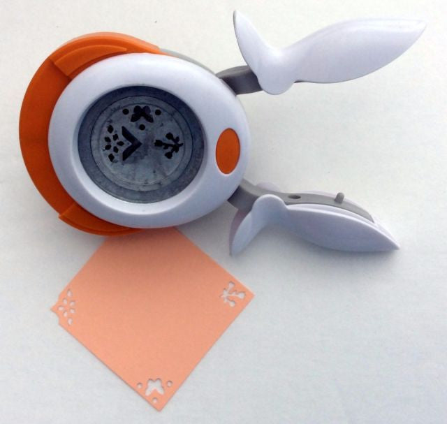 Spring Subtletly 3 In 1 Rotating Corner Squeeze Punch / Redondeadora de 3 Esquinas Decoradas Perforadoras Fiskars