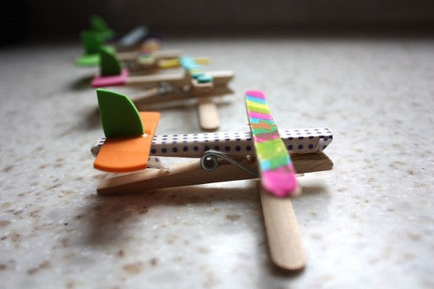 Small Spring Clothespins / Pinzas de Madera Chicas 24 pzas. - Hobbees